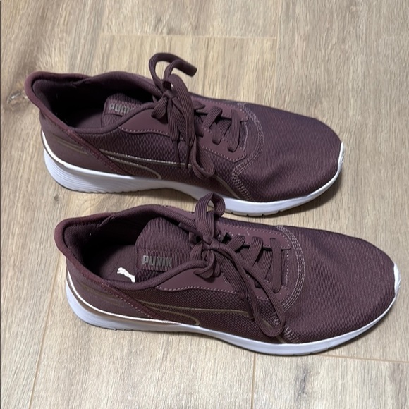 Puma Sneakers Size 9 - Picture 3 of 5